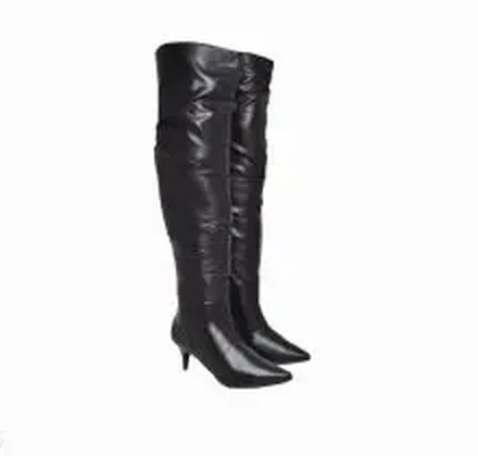 Bota de caña alta de tacón fino